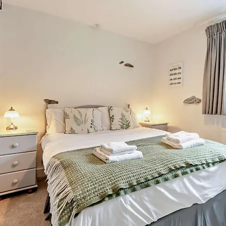 3 Bed In Sz174