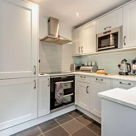 بيت للعطل 3 Bed In Sz174 *